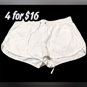SO White Eyelet 3 Pocket Shorts Sz XL NWOT 4/$16